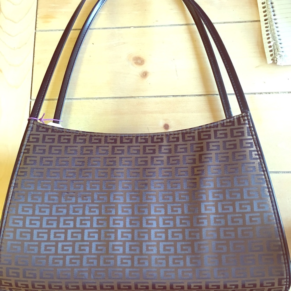 Black and bronze Handbag with “G” design